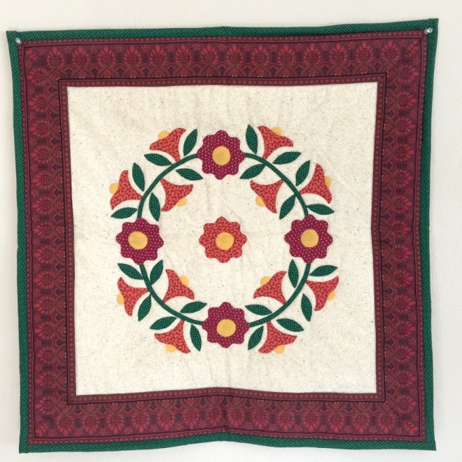 029 Flower wreath with flower in center